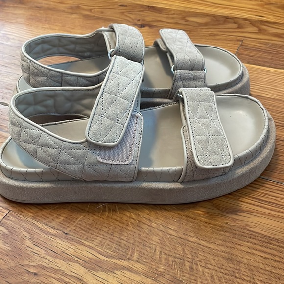 Sandals - Picture 3 of 4